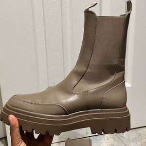 ZARA Chelsea Boots